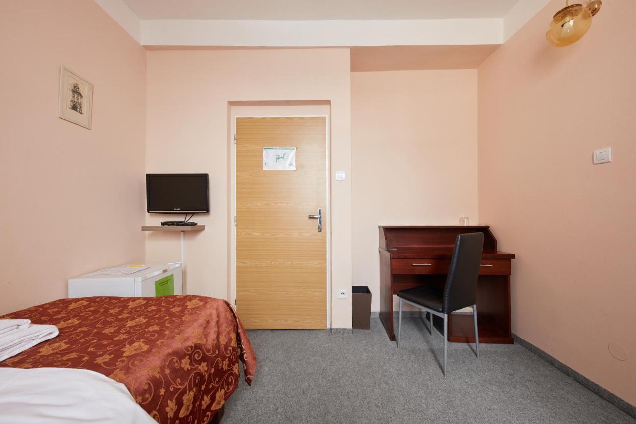 Hotel Roosevelt Литомержице Экстерьер фото