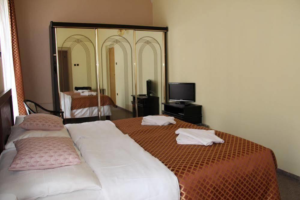 Hotel Roosevelt Литомержице Экстерьер фото