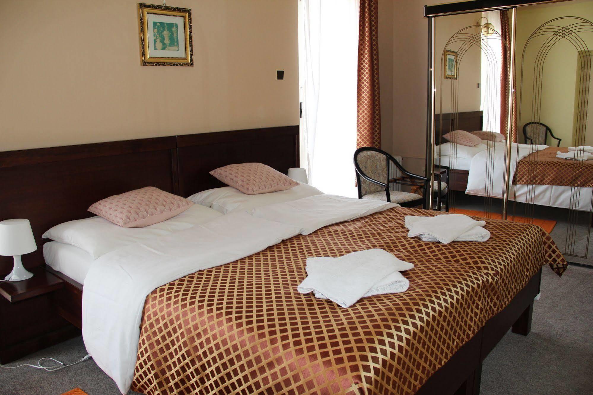 Hotel Roosevelt Литомержице Экстерьер фото