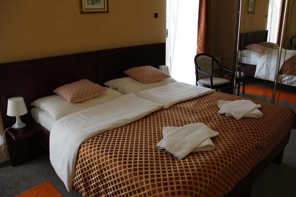 Hotel Roosevelt Литомержице Экстерьер фото