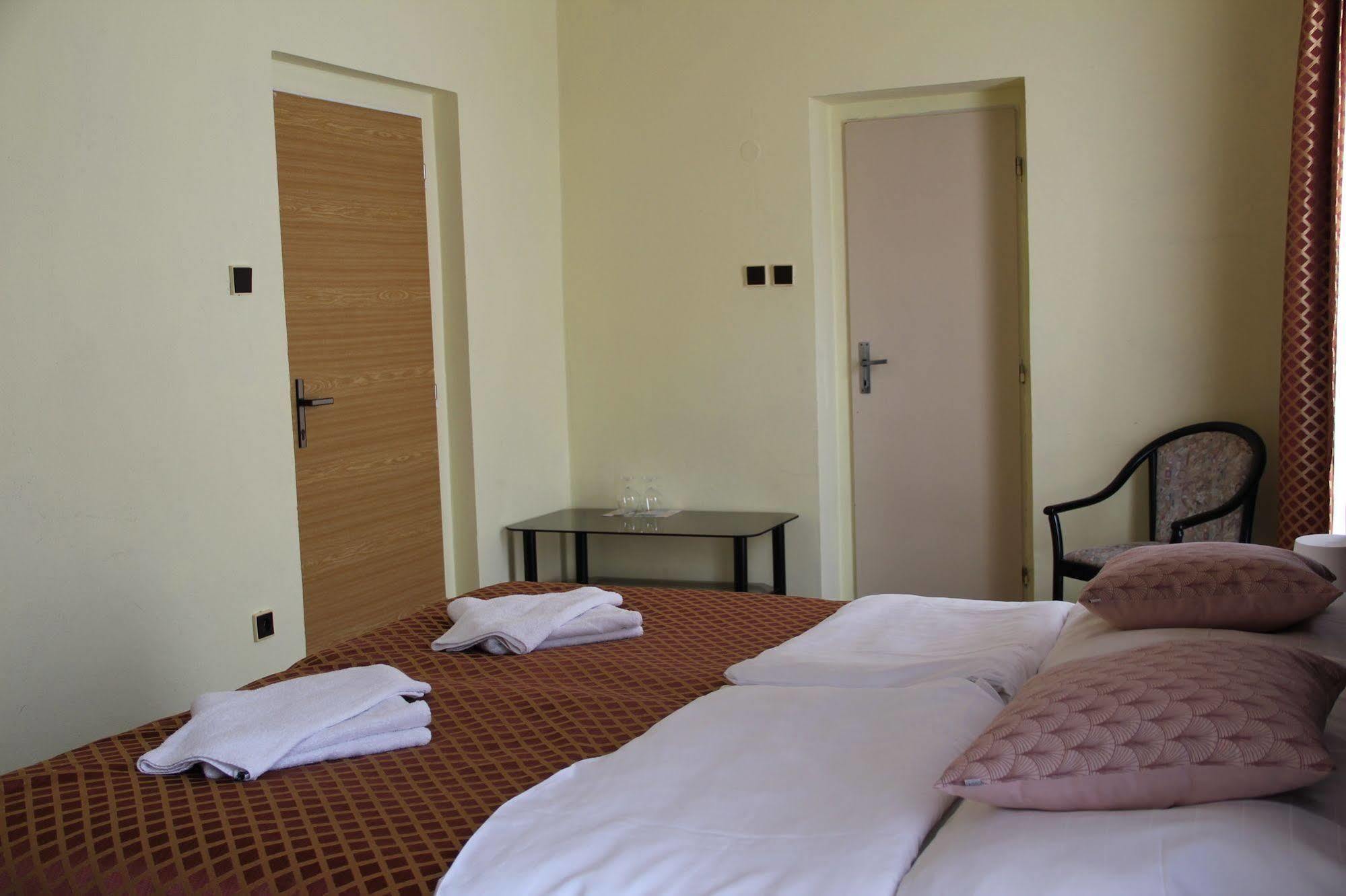 Hotel Roosevelt Литомержице Экстерьер фото