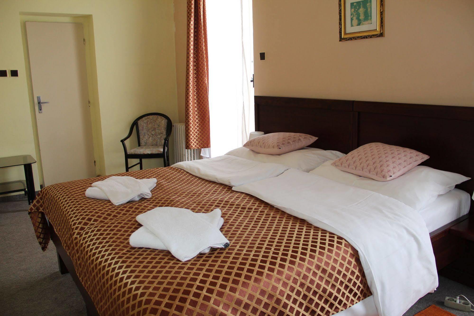 Hotel Roosevelt Литомержице Экстерьер фото